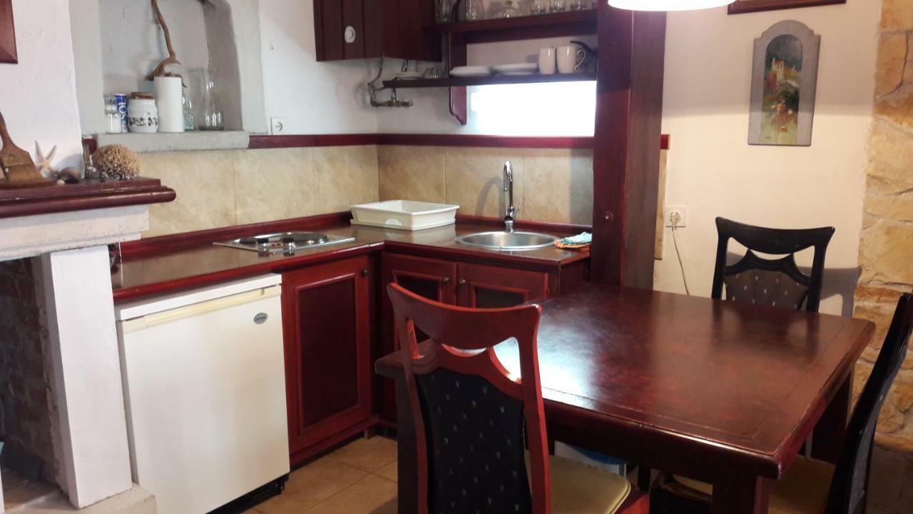 Apartments Picasso Комижа Екстер'єр фото